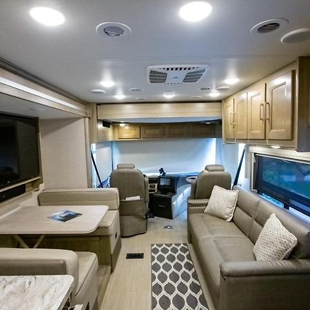 River Safaris, Stationary Class A Motorcoach, Old هوموساسا المظهر الخارجي الصورة