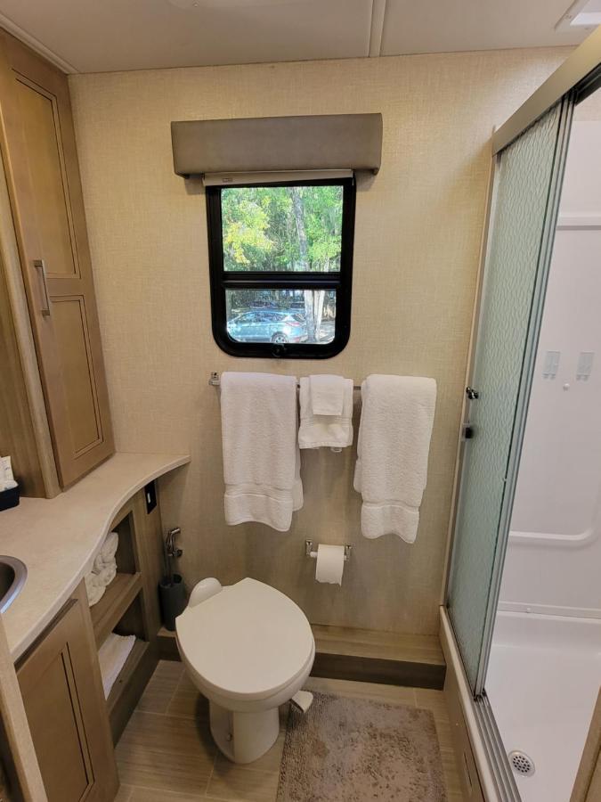 River Safaris, Stationary Class A Motorcoach, Old هوموساسا المظهر الخارجي الصورة