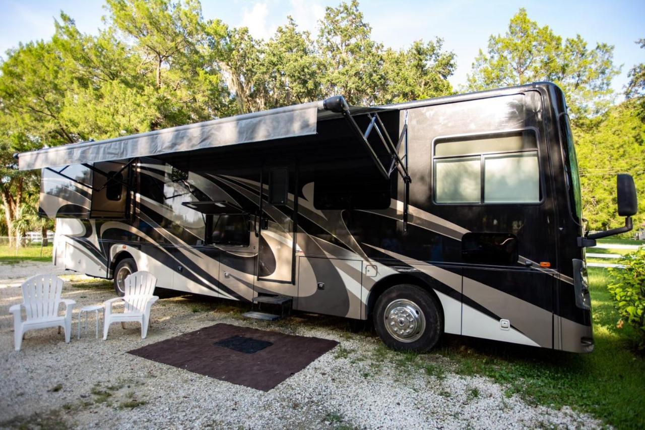 River Safaris, Stationary Class A Motorcoach, Old هوموساسا المظهر الخارجي الصورة