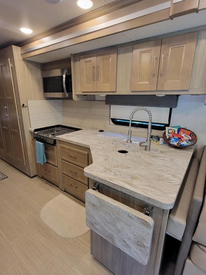 River Safaris, Stationary Class A Motorcoach, Old هوموساسا المظهر الخارجي الصورة