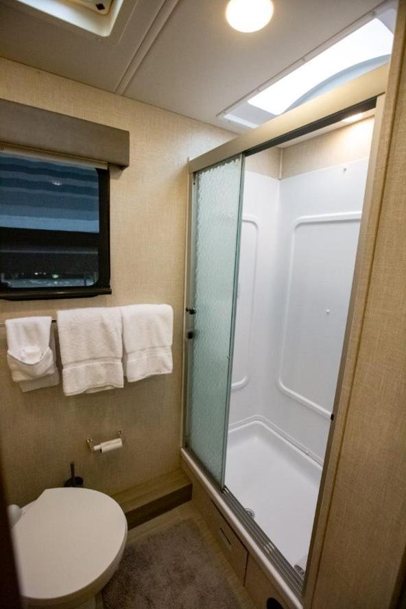 River Safaris, Stationary Class A Motorcoach, Old هوموساسا المظهر الخارجي الصورة
