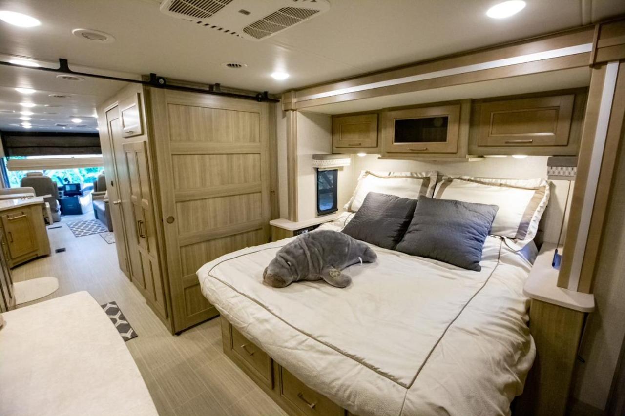 River Safaris, Stationary Class A Motorcoach, Old هوموساسا المظهر الخارجي الصورة