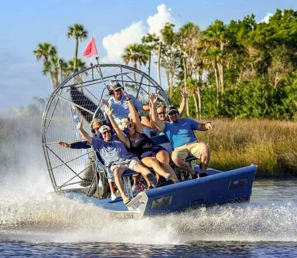 River Safaris, Stationary Class A Motorcoach, Old هوموساسا المظهر الخارجي الصورة